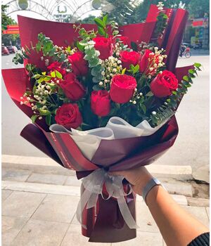 send one dozen red roses bouquet to vietnam