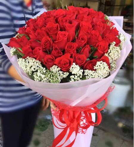 send 24 red roses bouquet to vietnam